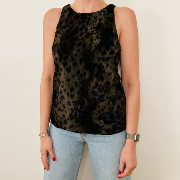 New Trina Turk Faux Fur Animal Leopard Print Sleeveless Blouse Top $268 - Picture 4 of 9
